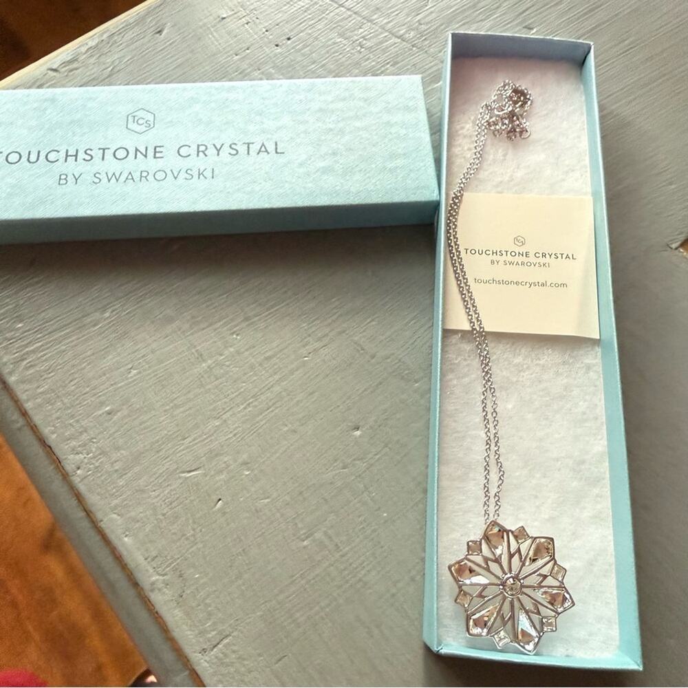 Touchstone Crystal Snowflake Pendant Necklace NEW